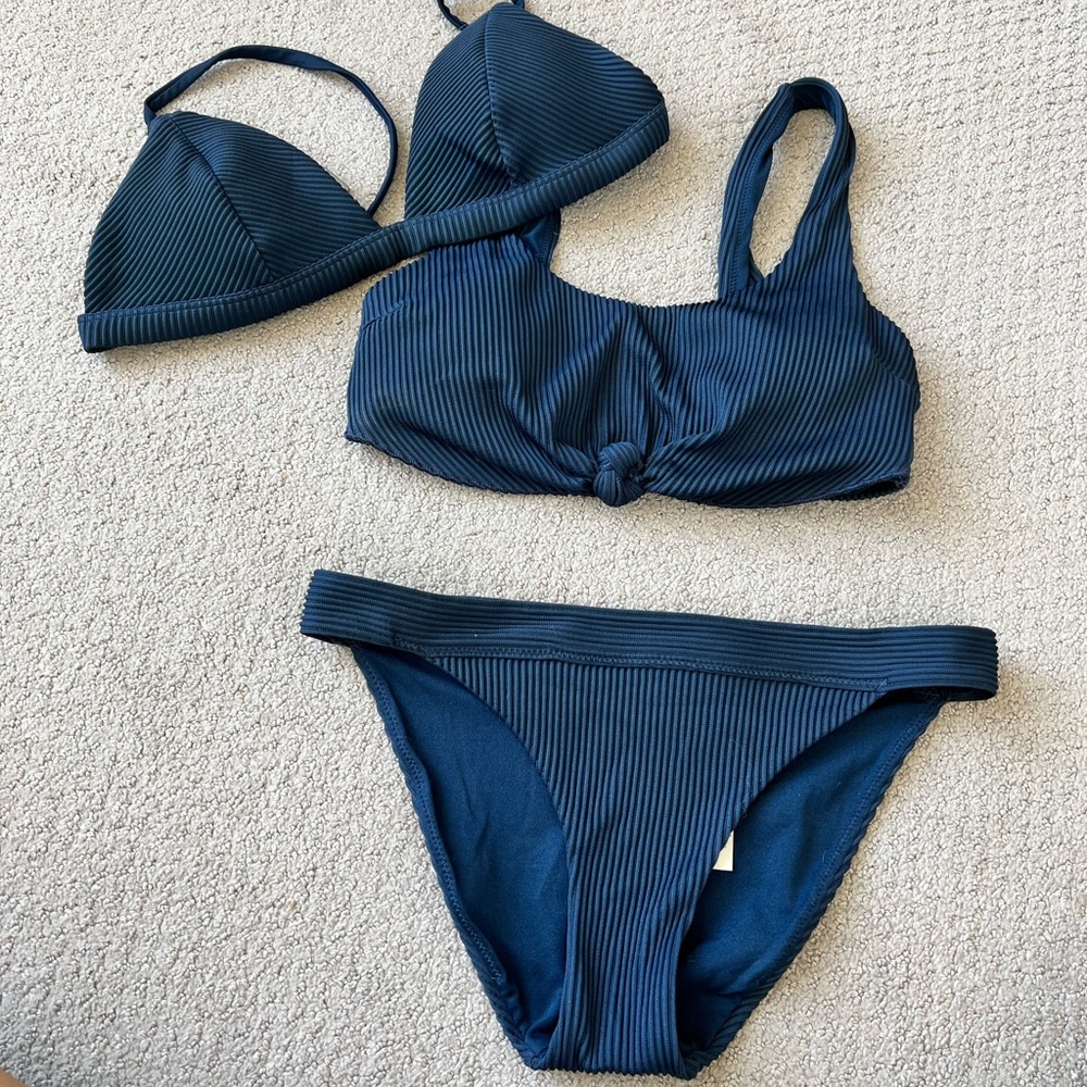 Hollister ribbed bikini with 2 tops